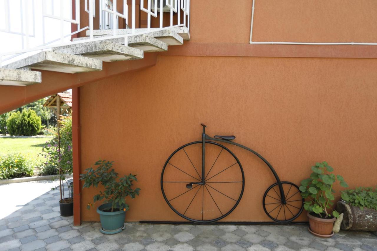 Casa De Khasia Sugdidi Exterior foto